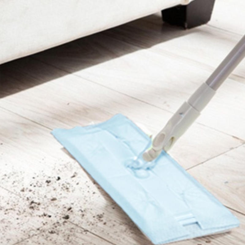 مناديل مبللة لتنظيف الأرضيات